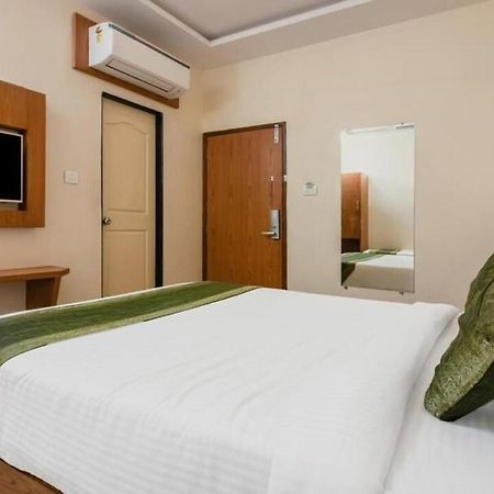 Hotel Volga Plaza Mumbai Exterior photo
