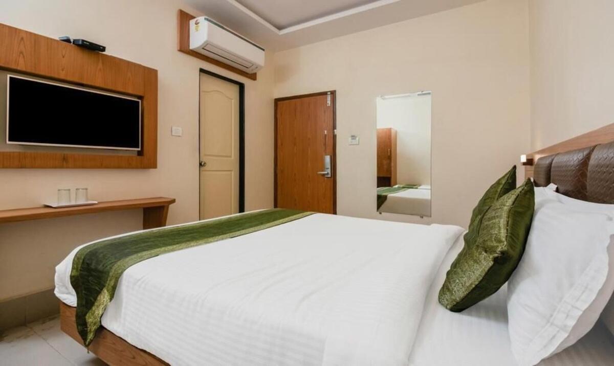 Hotel Volga Plaza Mumbai Exterior photo