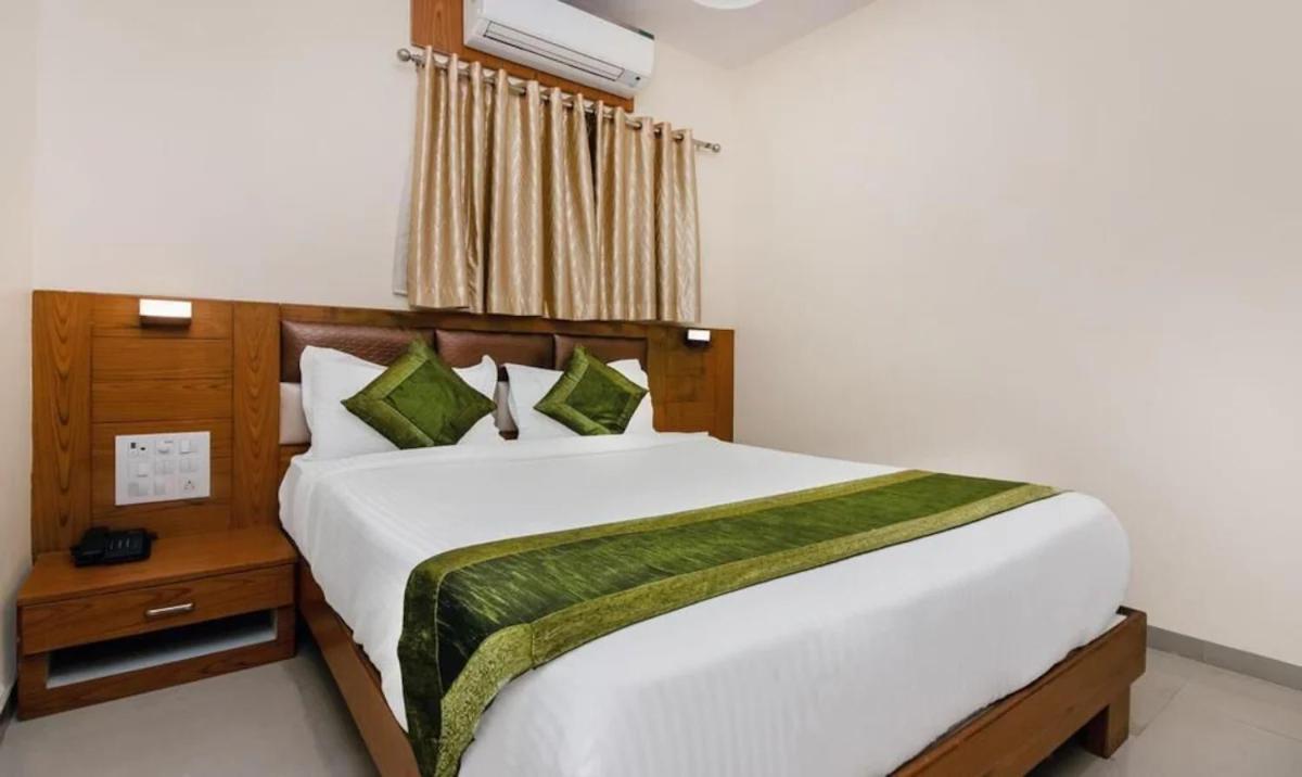 Hotel Volga Plaza Mumbai Exterior photo