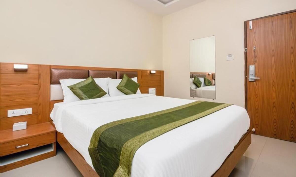 Hotel Volga Plaza Mumbai Exterior photo
