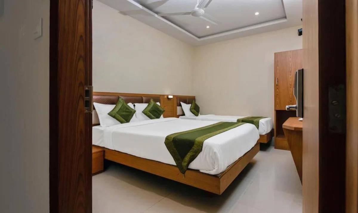 Hotel Volga Plaza Mumbai Exterior photo