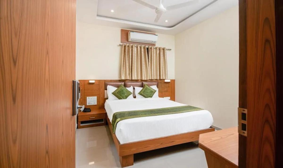Hotel Volga Plaza Mumbai Exterior photo