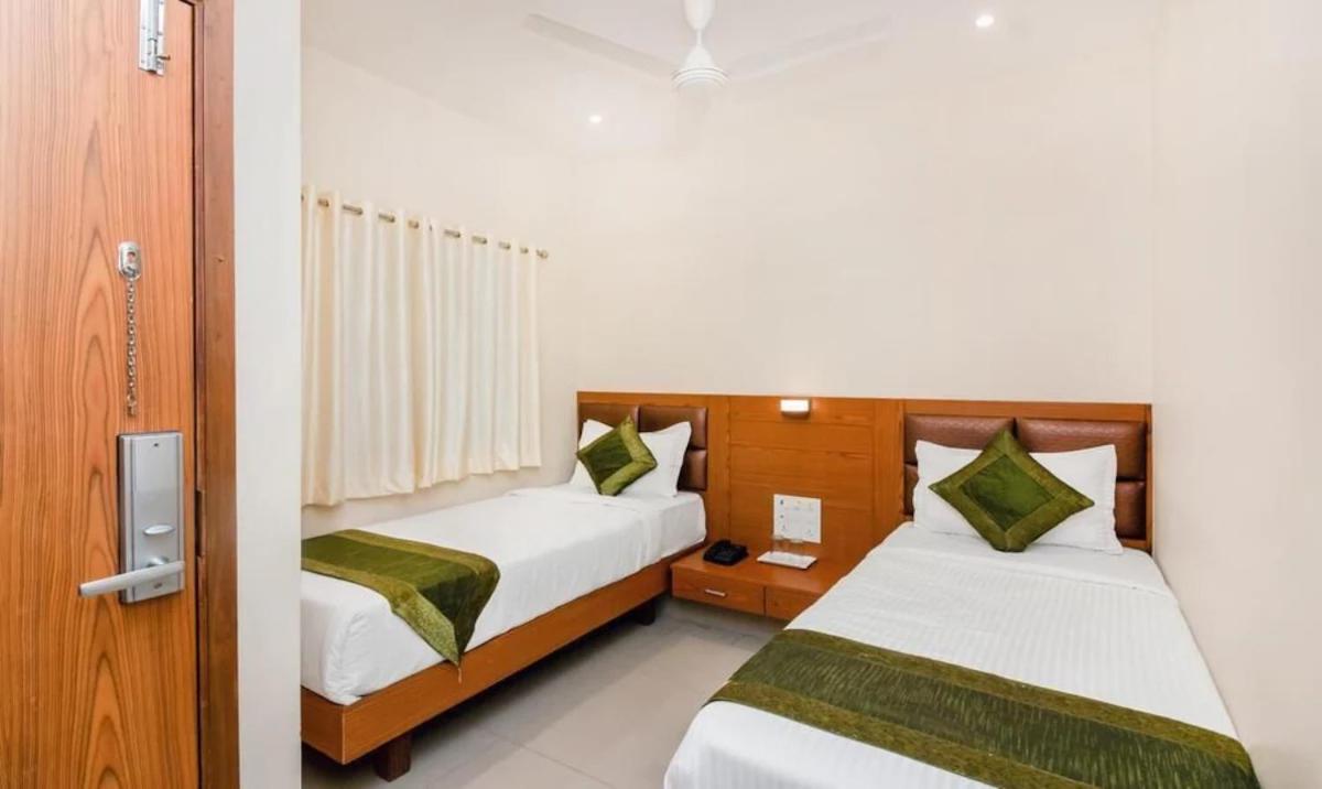 Hotel Volga Plaza Mumbai Exterior photo